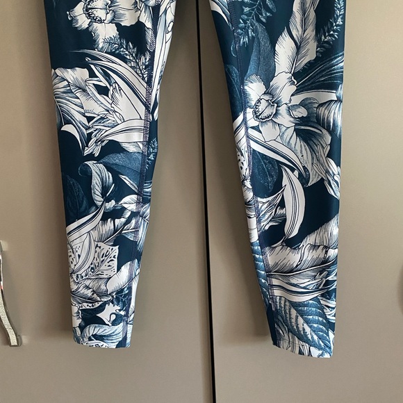 Maaji Women’s High-Waisted Floral Navy Leggings - Picture 9 of 15